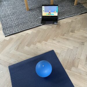 Pilates og yoga online - her er jeg klar til træning på stuegulvet